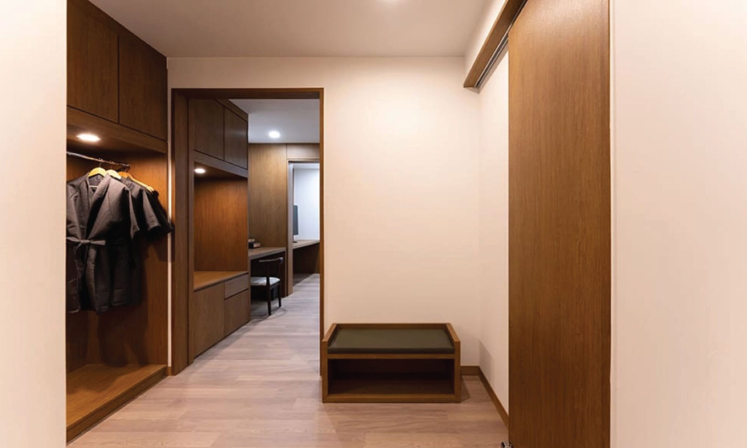 ROOM b-70