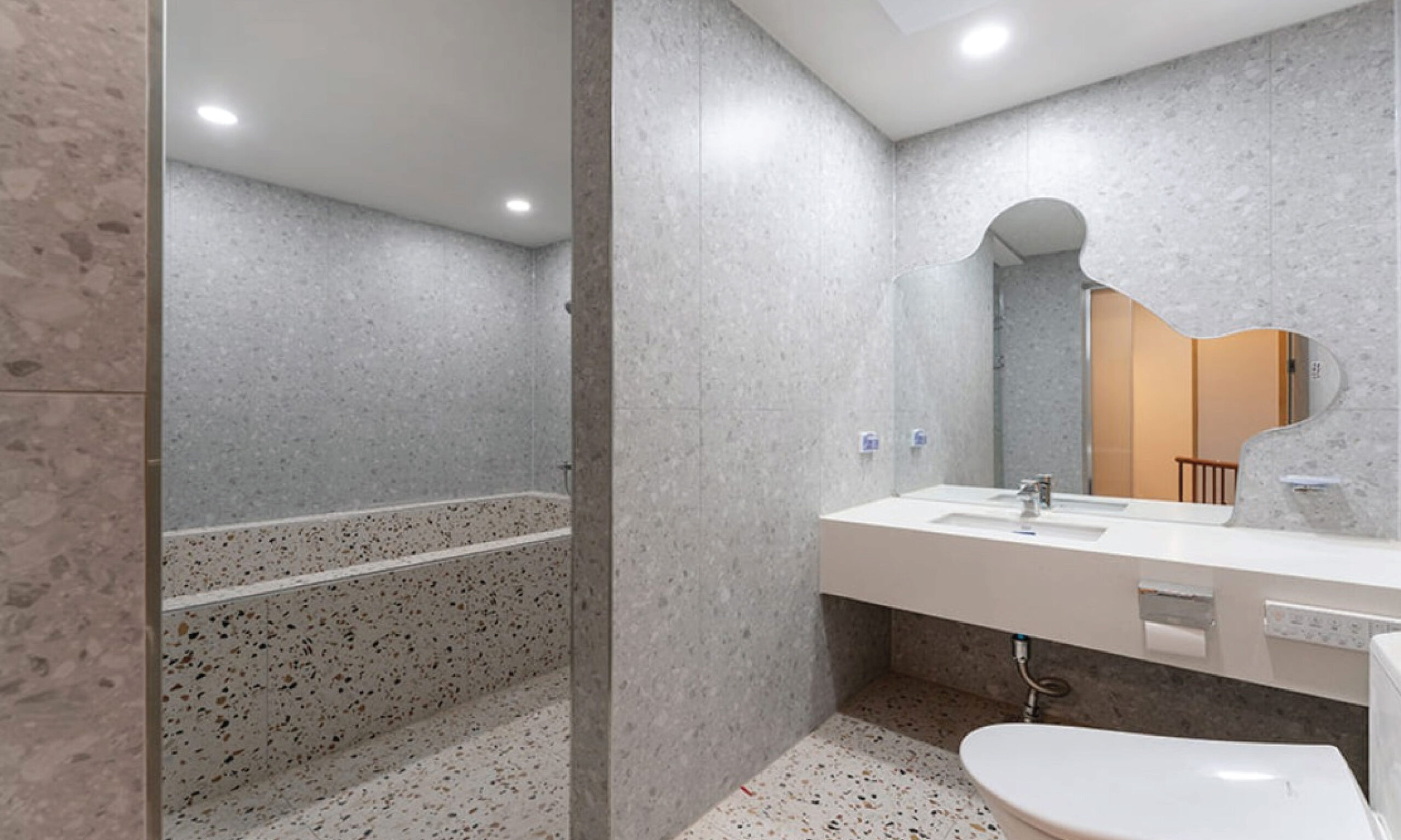 ROOM g-70