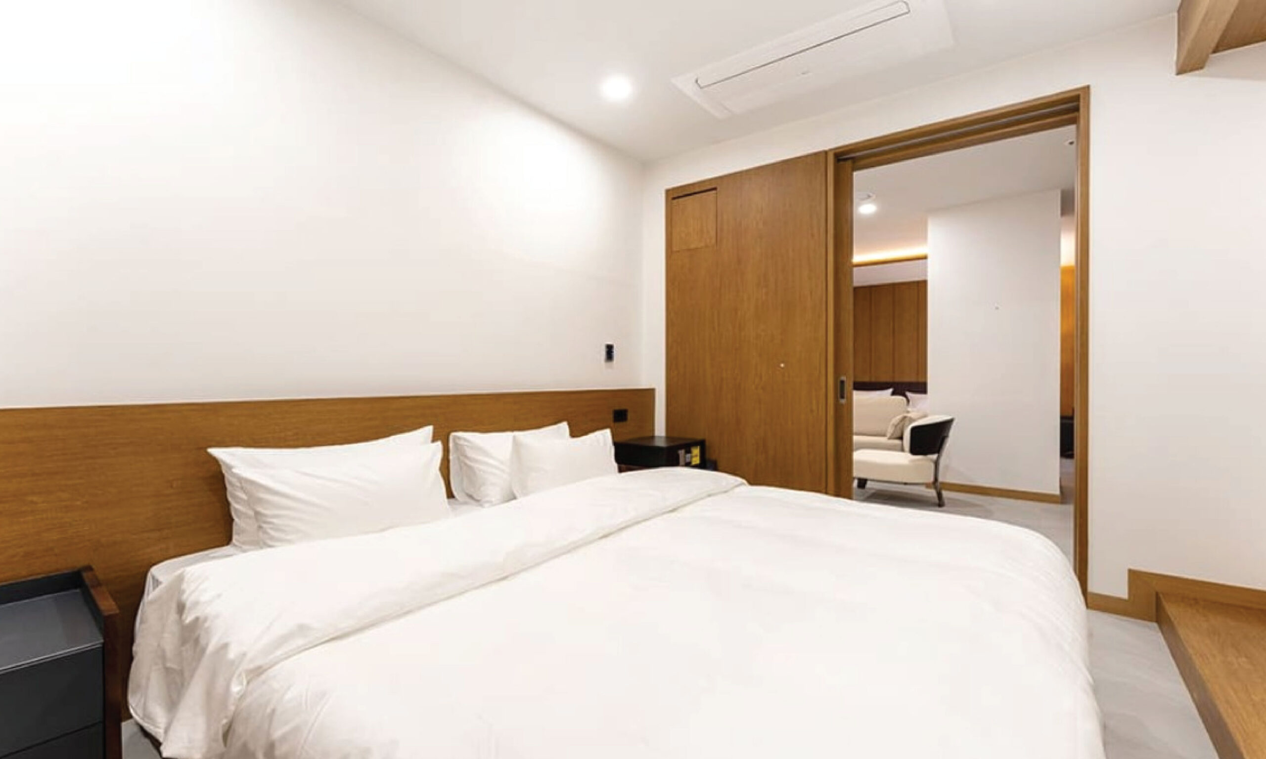 ROOM i-69