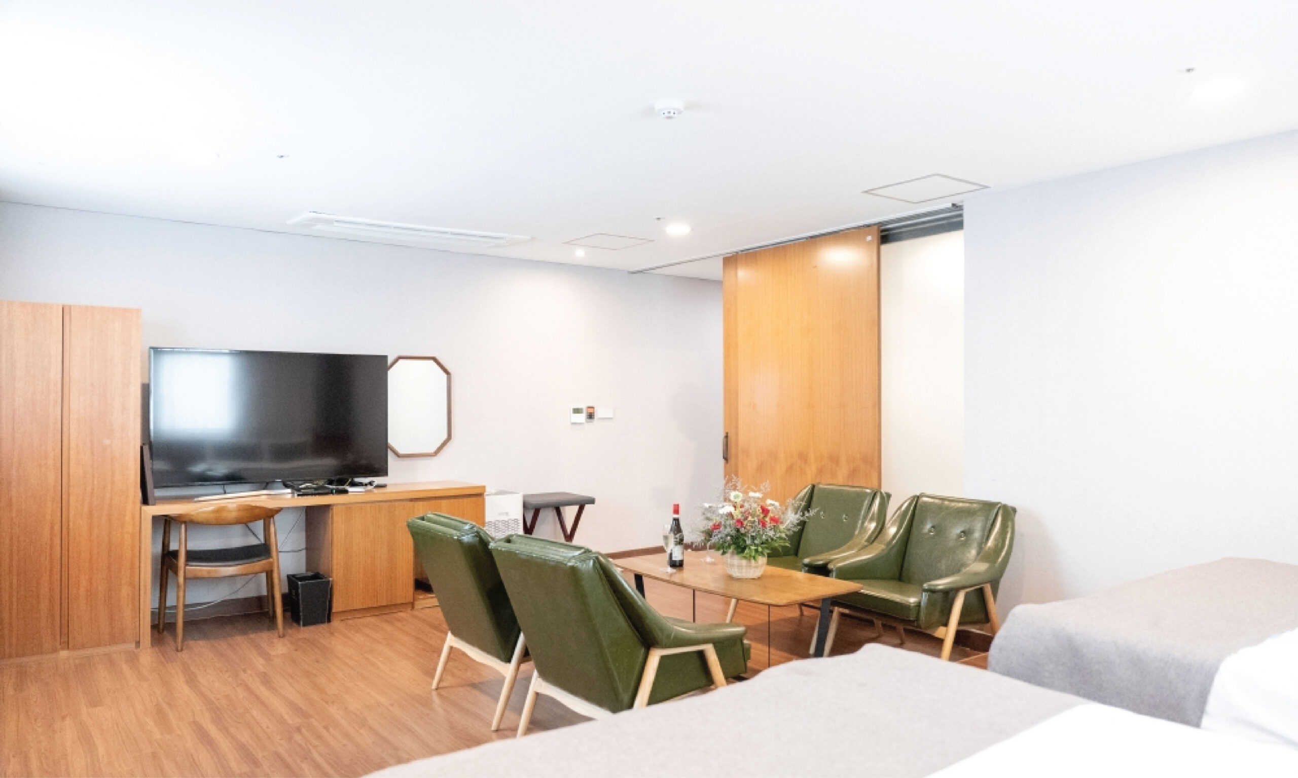 ROOM o-68